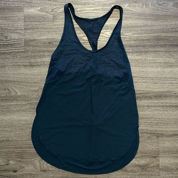 Lululemon Twist & Train Tank (size 6) - Picture 1 of 3